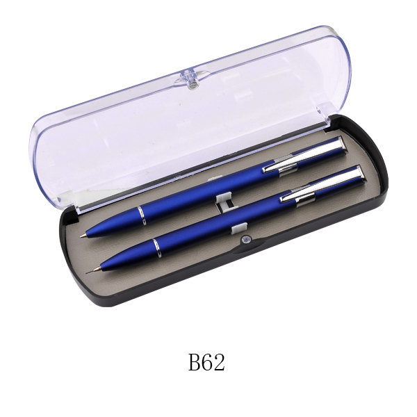 B62 - PLASTIC PEN BOX